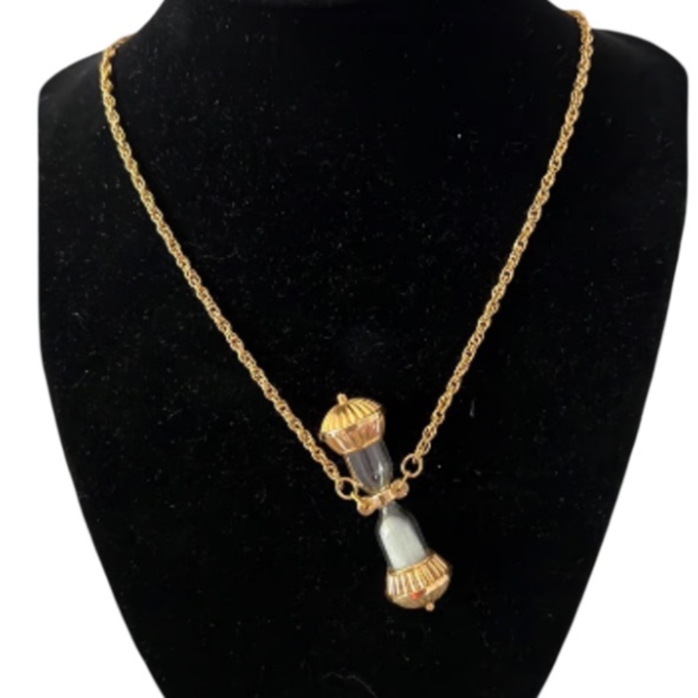 Vintage Whimsical Avon Sands Of Time Gold Plated Hourglass Pendent Necklace